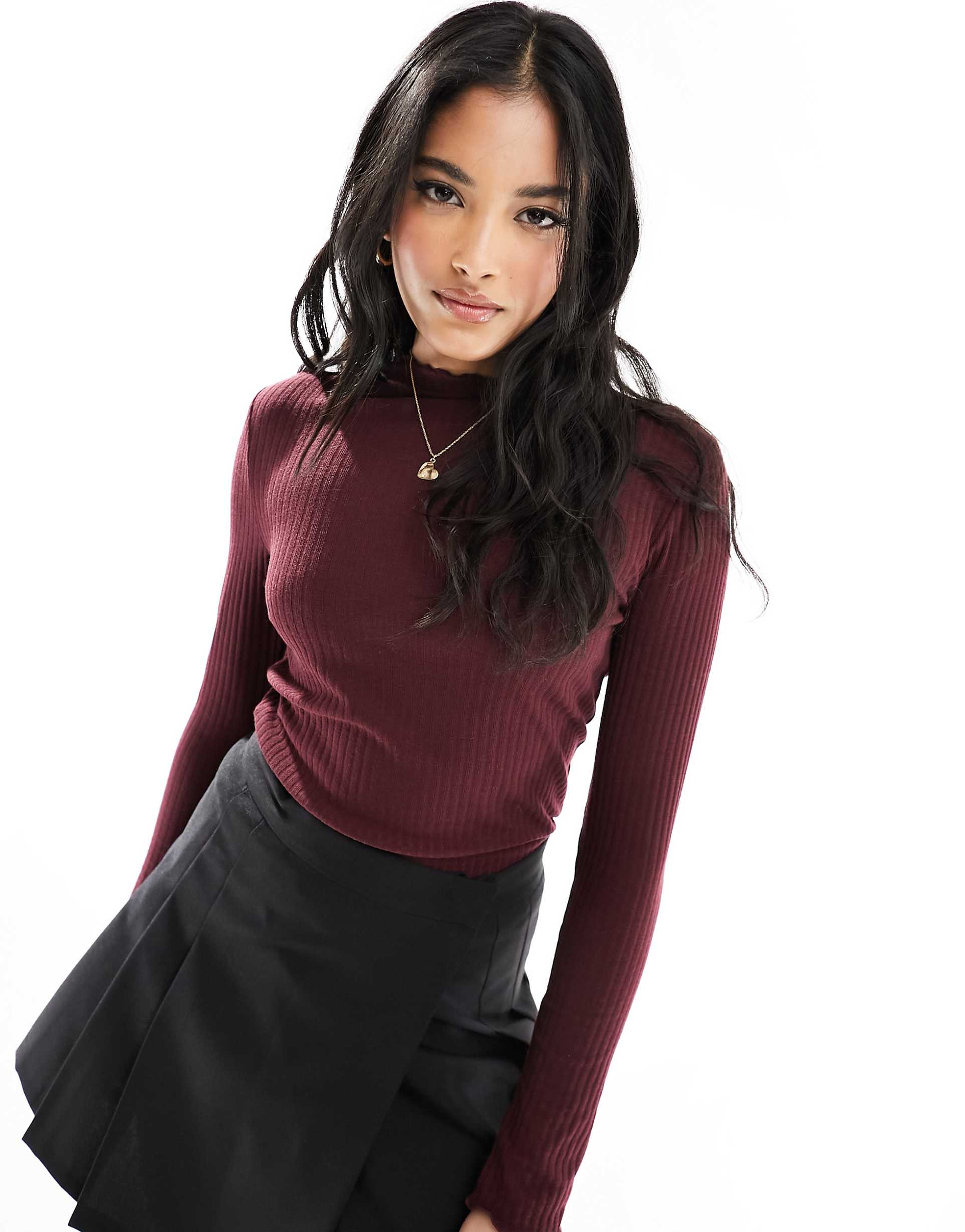 Ribbed High Neck Lettuce Edge Top – White